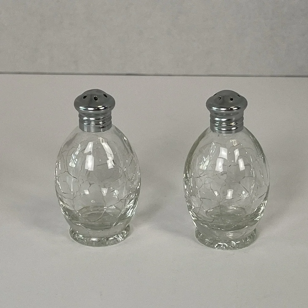 Vintage Clear crackle glass salt pepper shakers Silver‎ tone tops set 2